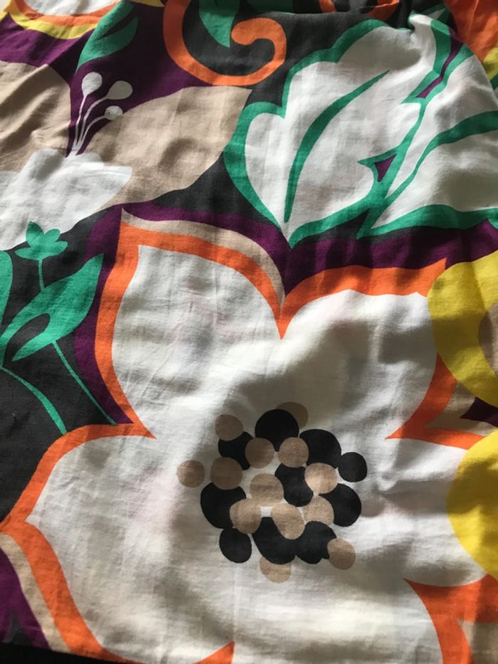 Robe noire fleurie avec bijoux chien - photo numéro 2