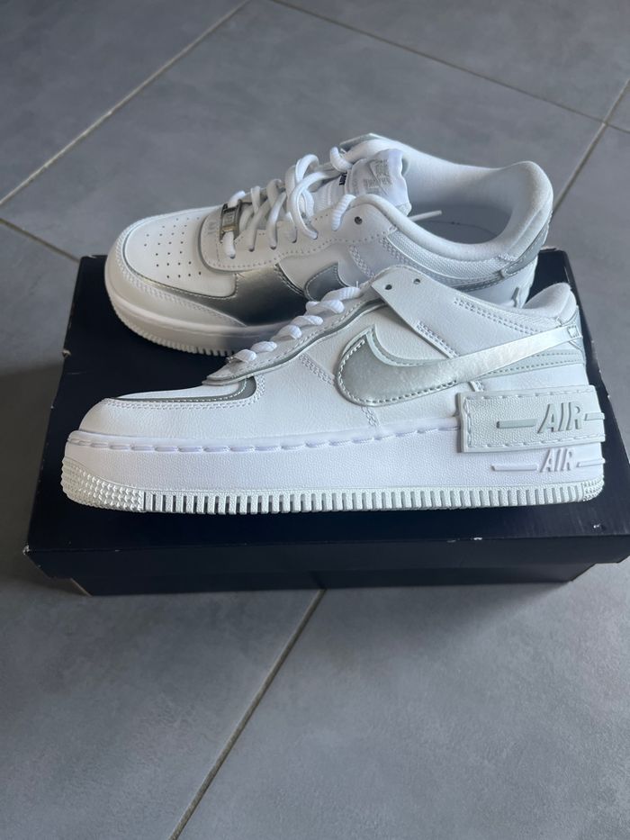 Baskets Nike Air force one taille 37,5 - photo numéro 2