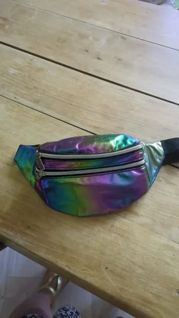 Magnifique banane iridescente multicolore – Accessoire stylé et pratique