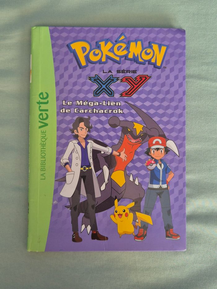 Livre Pokémon XY - Le Méga-Lien de Carchacrok Livre jeunesse Pokémon XY – Le Méga-Lien de Carchacrok