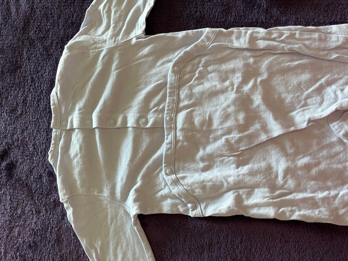 Lot de 4 pyjamas bébé taille 6 et 9 mois diverses marques - photo numéro 7