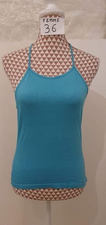 Débardeur, bleu,coton,sans étiquette, sans marque,en très très bon état =2€