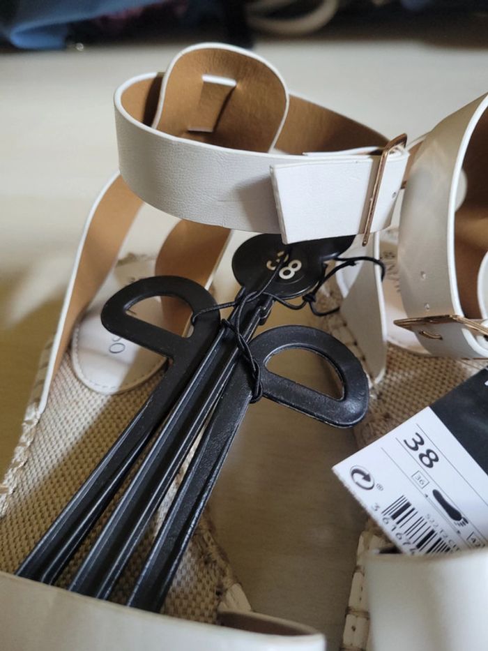 sandales blanches neuves in extenso 38 - photo numéro 3