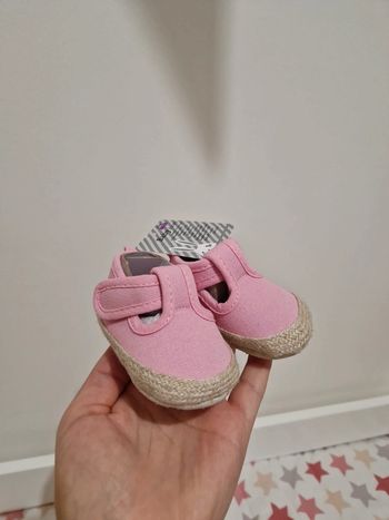 Chaussure rose neuve taille 16-17