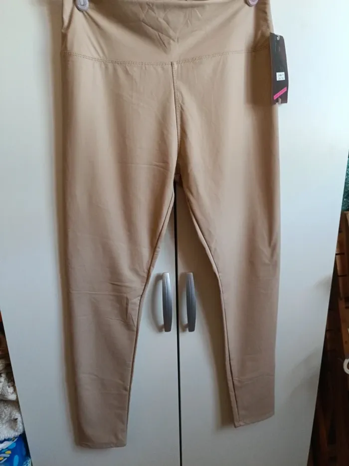 Pantalon beige simili