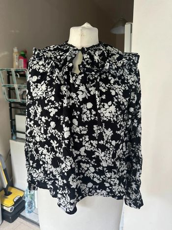Blouse noire et blanche fleurie - Zara