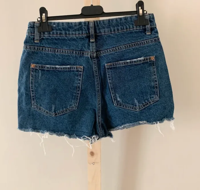 Short en jean destroy Pimkie – Taille 34 🌿 - photo numéro 3
