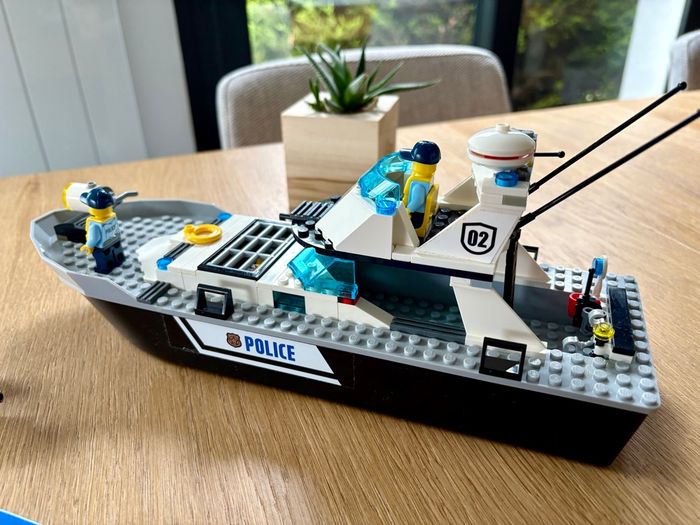 Lego City 60129 - Le bateau de patrouille de la police - photo numéro 4