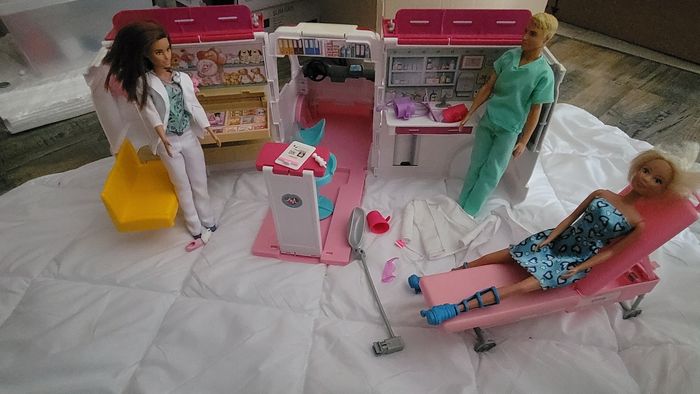 Ambulance barbie - photo numéro 7
