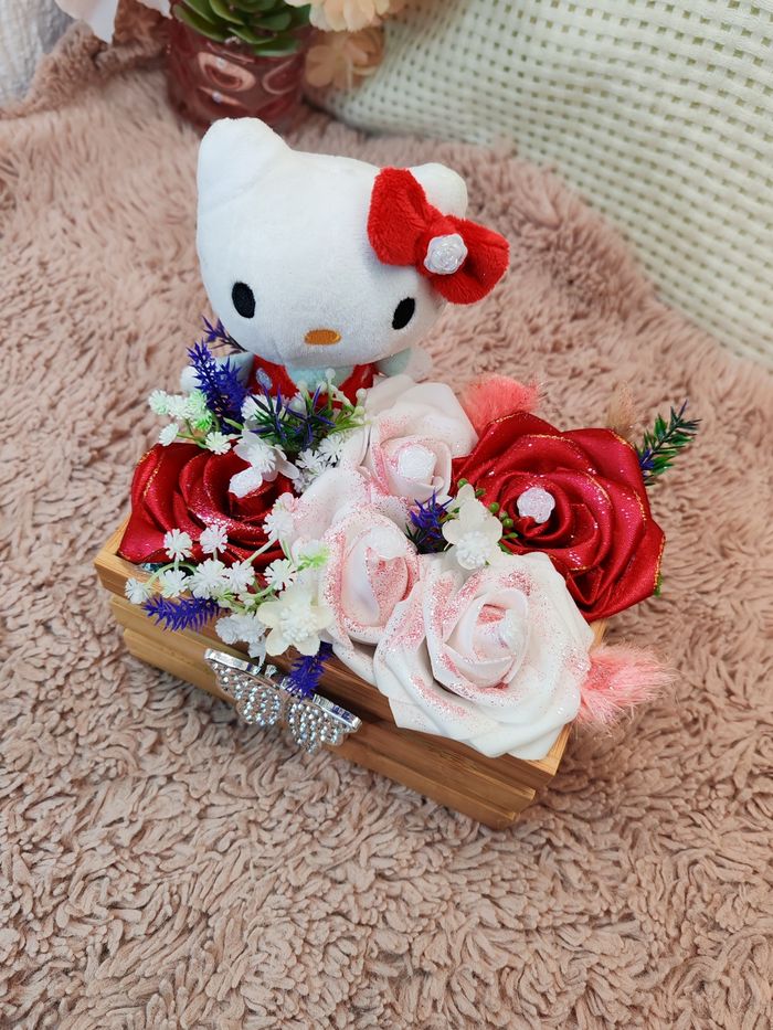 Box fleurale Hello Kitty - photo numéro 3
