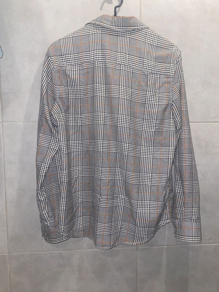 Sur chemise - photo numéro 2