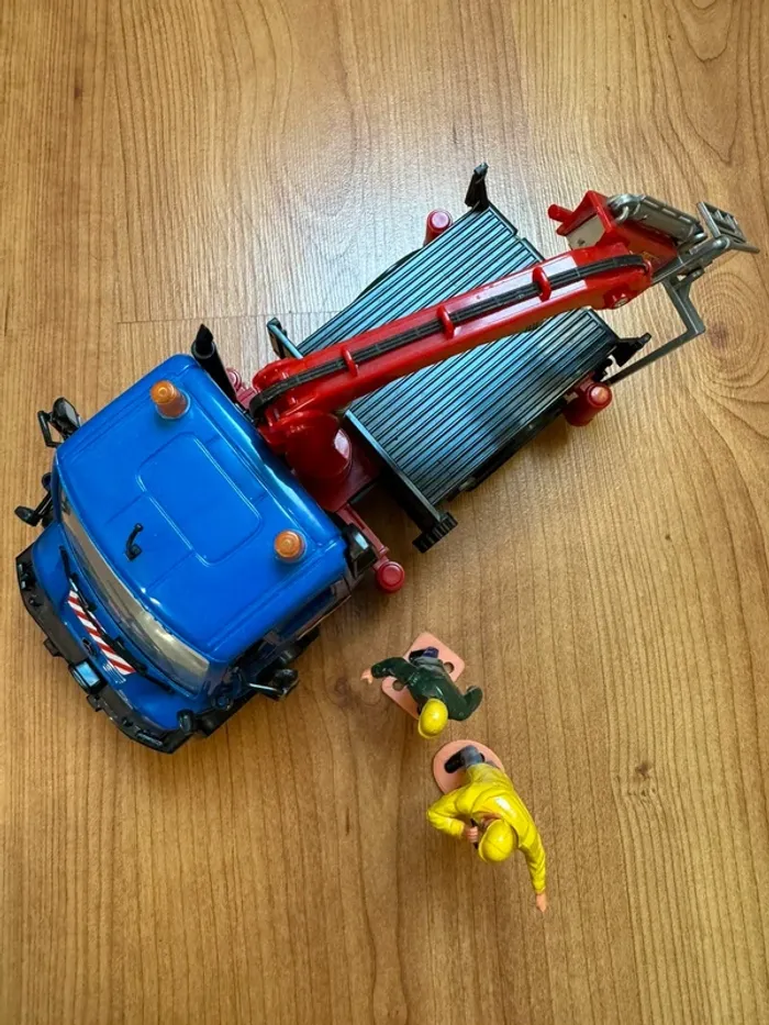 Lot camion de chantier et personnages - photo numéro 3