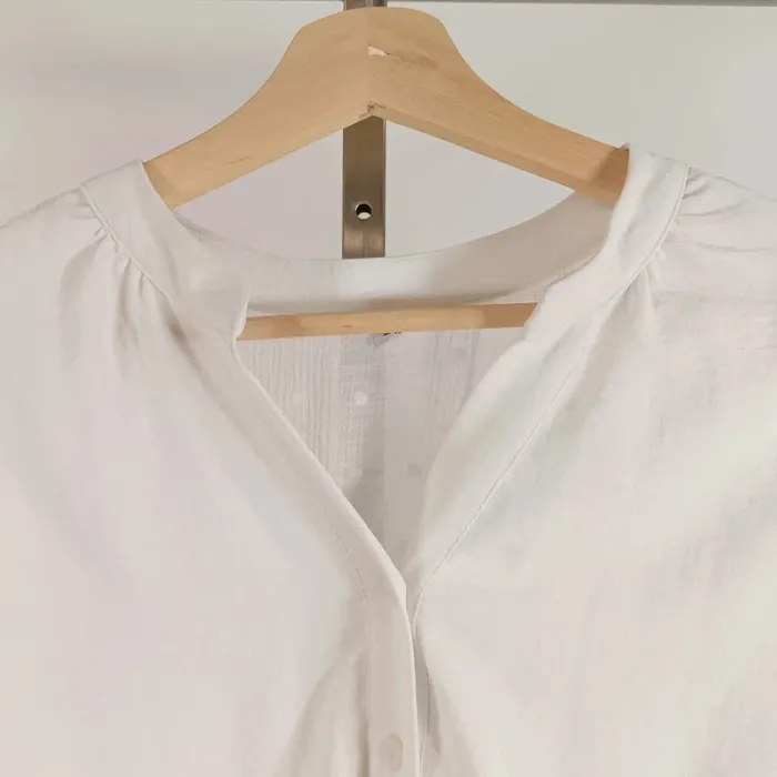 Blouse blanche à nouer - Détail plumetis au dos - Taille 38 A542 - photo numéro 2