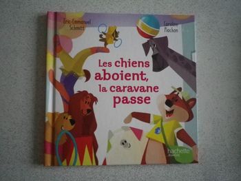 LES CHIENS ABOIENT, LA CARAVANE PASSE