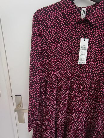 Robe chemise noire motif fleurs roses Taille 36 JDY Neuf avec étiquette