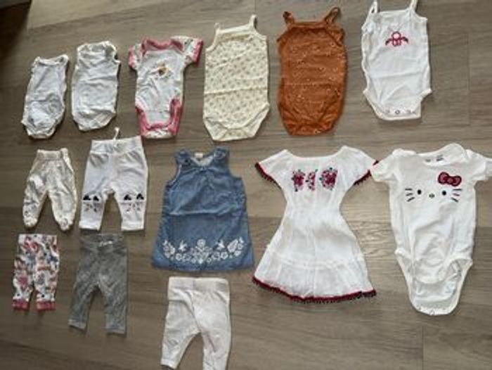 Lot de 41 vêtements  bébé divers 0-1 mois