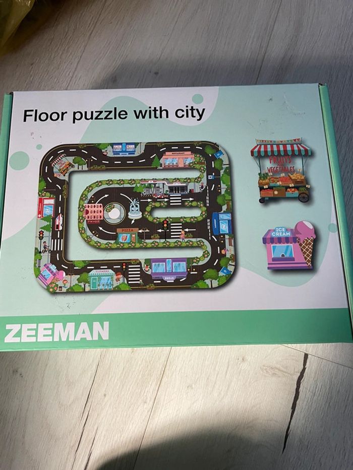 Puzzle circuit avec accessoires et 2 voitures