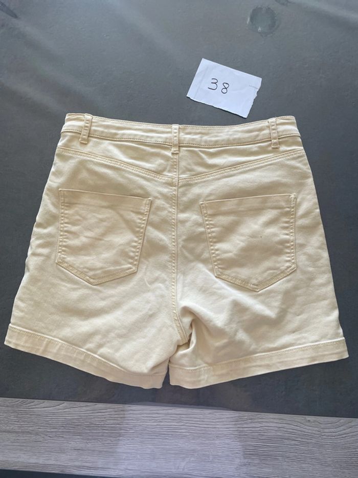 Short Kiabi jaune clair - photo numéro 2
