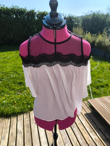 Haut blanc ample légèrement transparent T1 