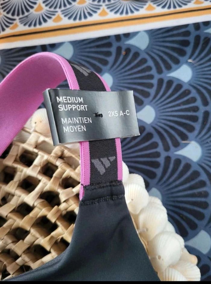 Brassière sport adidas 2XS neuve - photo numéro 2