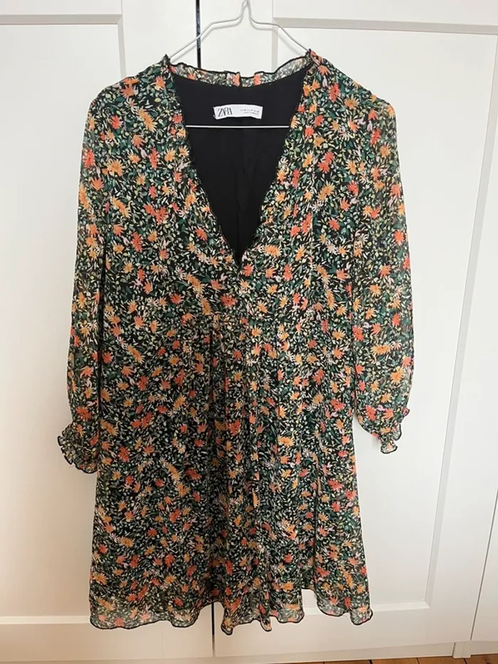 Robe à motif fleurs Zara