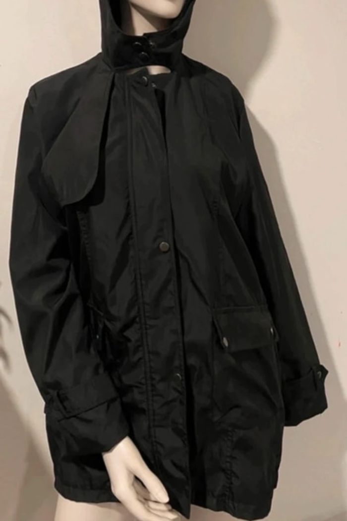 Jolie veste à capuche noire comme neuve taille 38 plus d’étiquette - photo numéro 2
