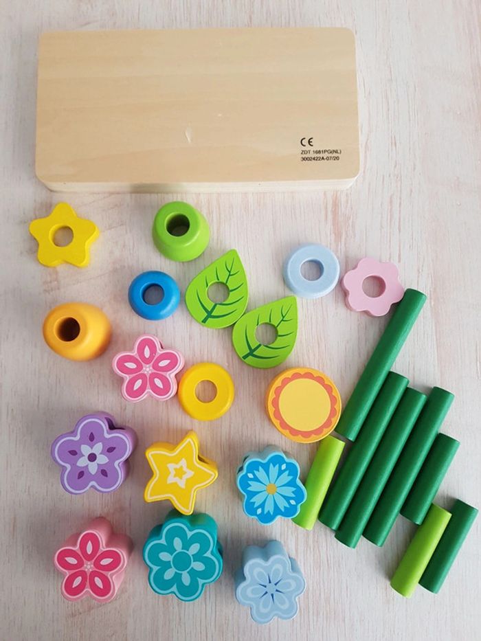 Jeu en bois pré printanier en fleurs - photo numéro 8