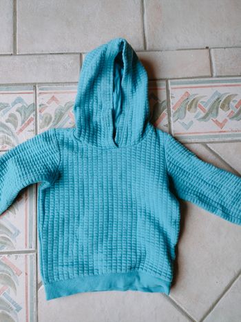Sweat à capuche taille 6 ans