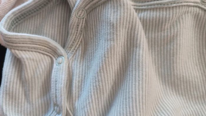 2 Lots bodies/ pyjamas taille 0 naissance ( 4 pièces ) - photo numéro 3