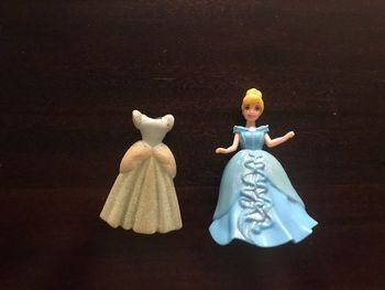 Figurine cendrillon mini poupée