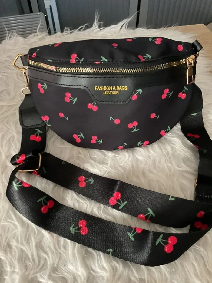 Sac banane « cerises » neuve - photo numéro 2