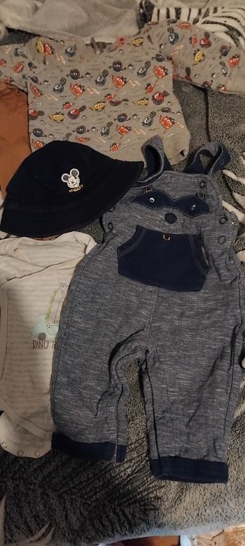 Lot de vêtements 6 mois