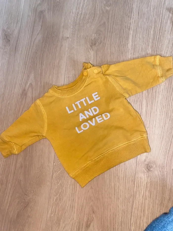 Sweat jaune “Little and Loved” - Taille Naissance