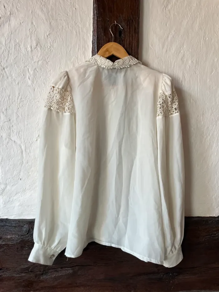 Chemise blanche vintage chic – dentelle & col travaillé – made in France – TU - photo numéro 2