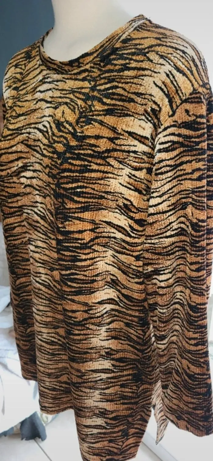 Pull long à motif tigré - style unique ! - photo numéro 3