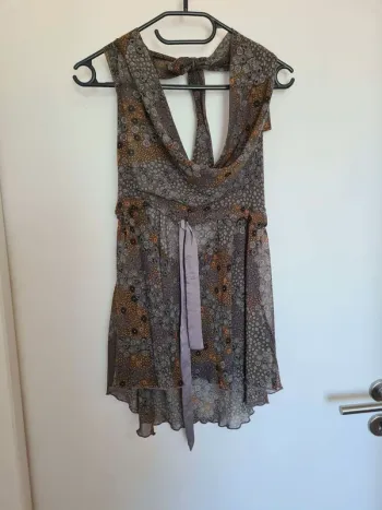 Haut léger transparent original dos nue fleurie taille 38 40