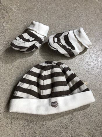 Bonnet et chaussons noukies