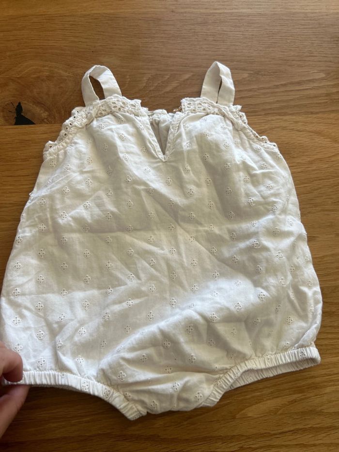 Barboteuse beige à broderie - photo numéro 3
