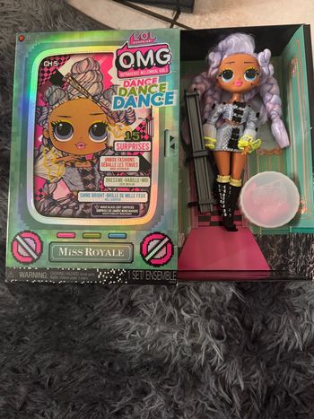 Poupée lol omg dance miss royale 