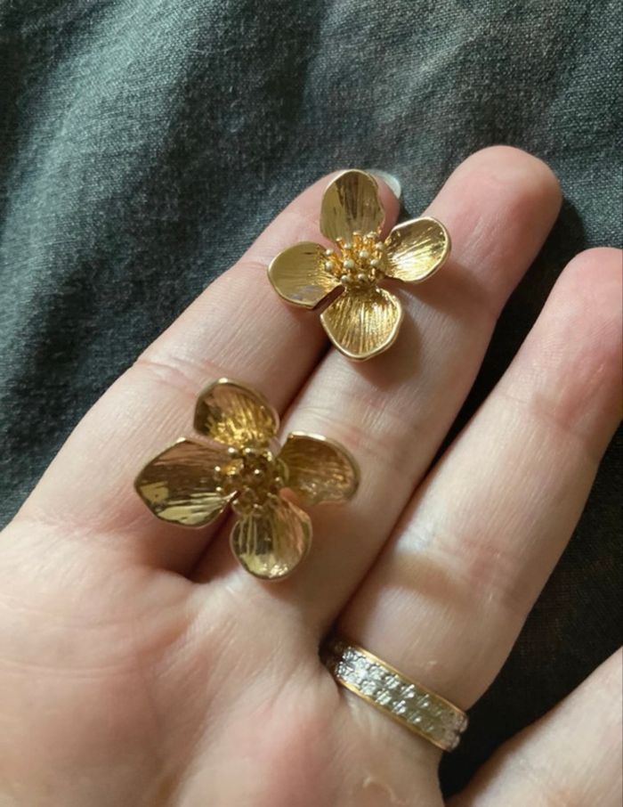 Boucles d’oreilles NEUVES pour femme forme de fleurs 🌼 couleur doré
