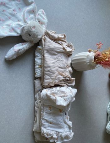 Lot vêtement h&m état parfait 2-4 mois 