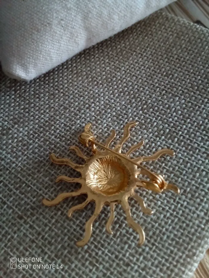 Broche soleil doré en acier inoxydable - photo numéro 2