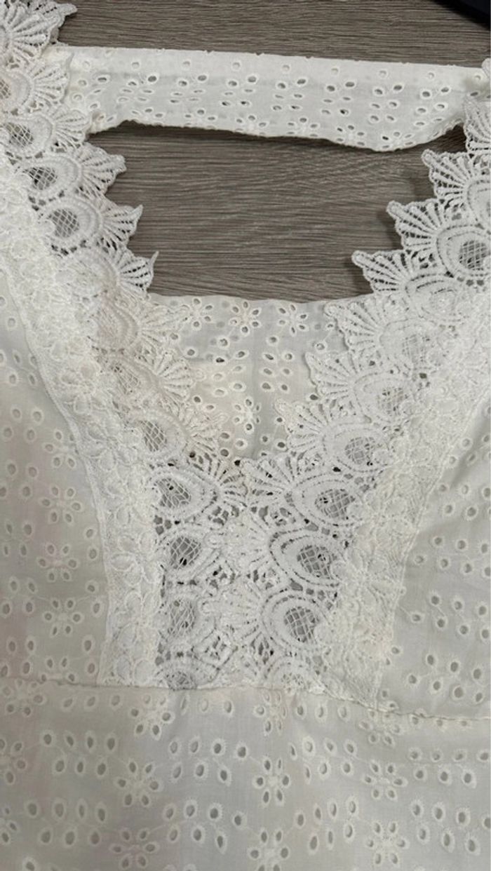 Superbe robe en dentelle doublée - photo numéro 3