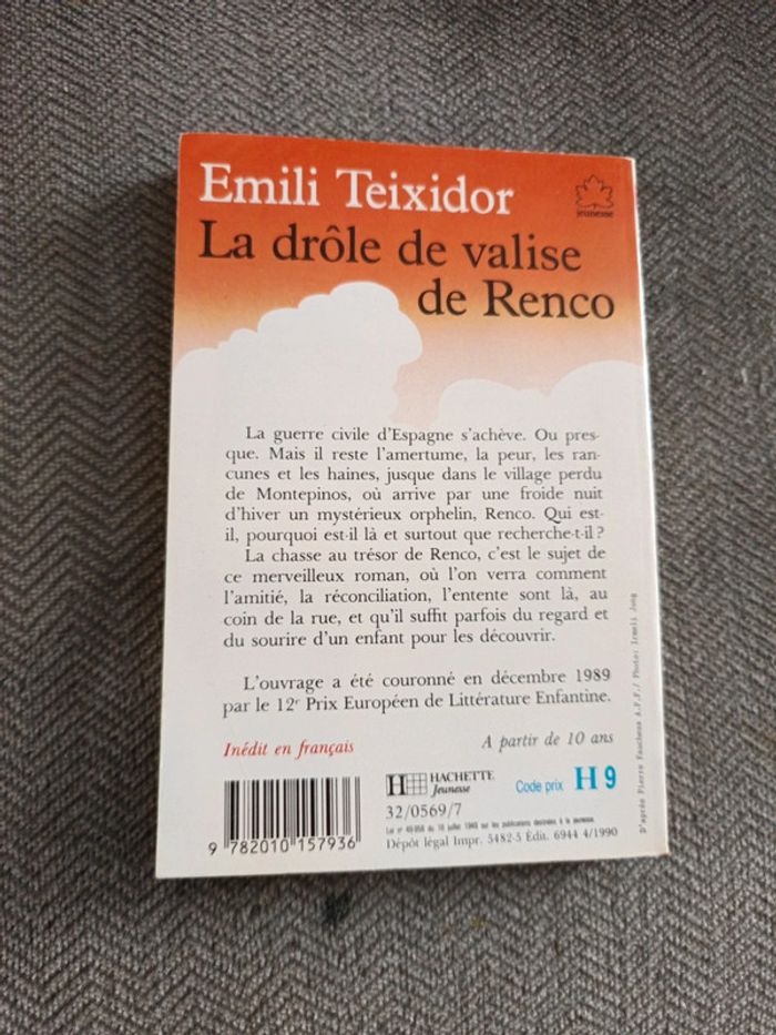 Livre :La drôle de valise de Renco - photo numéro 2