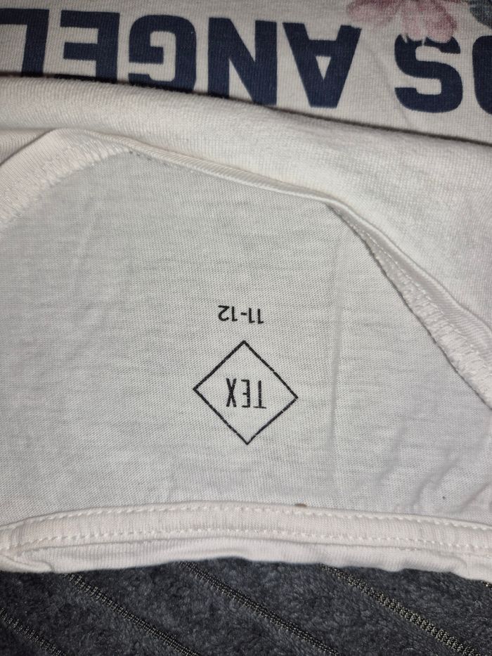 Tee-shirt fleuri - photo numéro 3