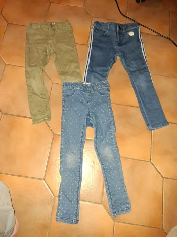 Lot 3 jeans 4 ans fille