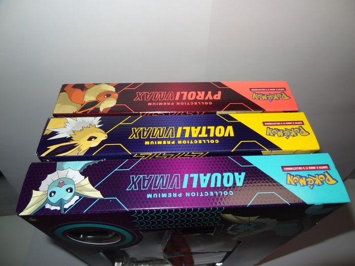 Coffret Pokémon Premium 3 pièces : Aquali / Pyroli / Voltali-VMAX - Neuf - photo numéro 9