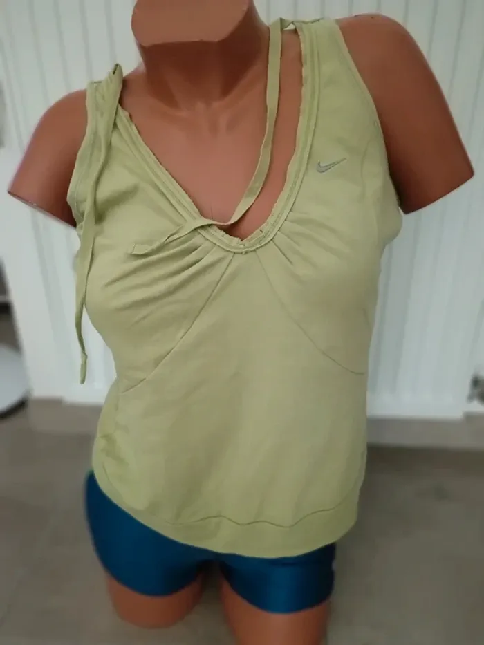 Lot trois débardeurs nike go sport taille 40 - photo numéro 4