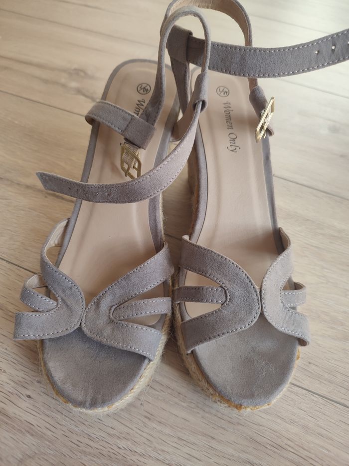 Nu pieds compensés