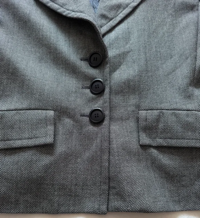 Blazer vintage Yves Saint Laurent Rive Gauche–Taille 44/46–Rare & élégante-Défauts ( trous) manche - photo numéro 2